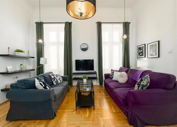 Appartement Black & White At Nyugati Station - 3 Separate Br *