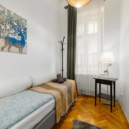 Black & White Apartment *
