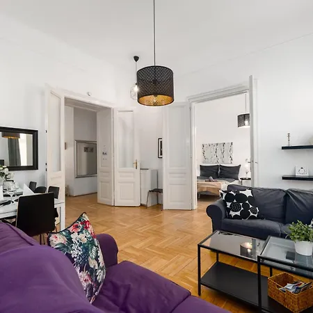 Black & White At Nyugati Station - 3 Separate Br Apartamento Budapest