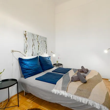 Black & White Apartment *