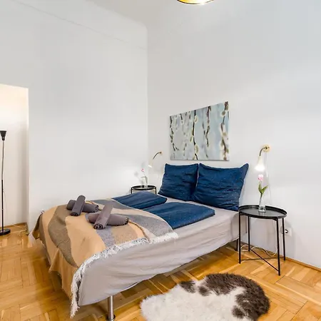 Apartamento Black & White At Nyugati Station - 3 Separate Br *