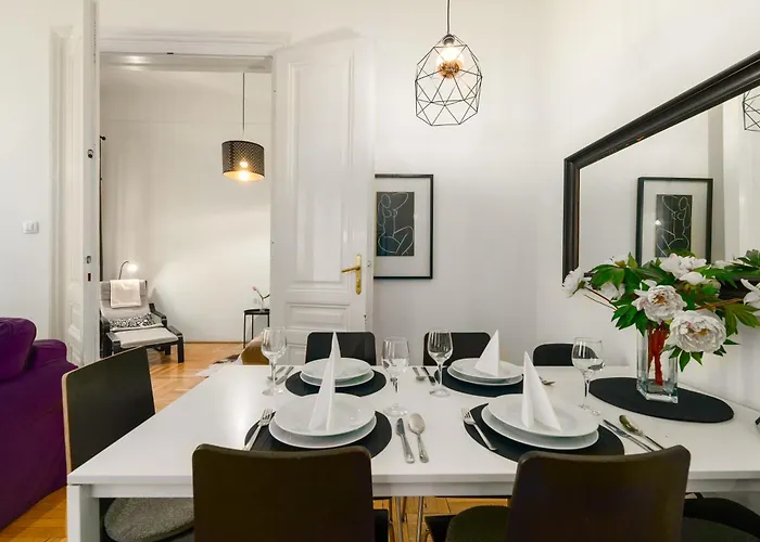 Апартаменты Black & White At Nyugati Station - 3 Separate Br Будапешт